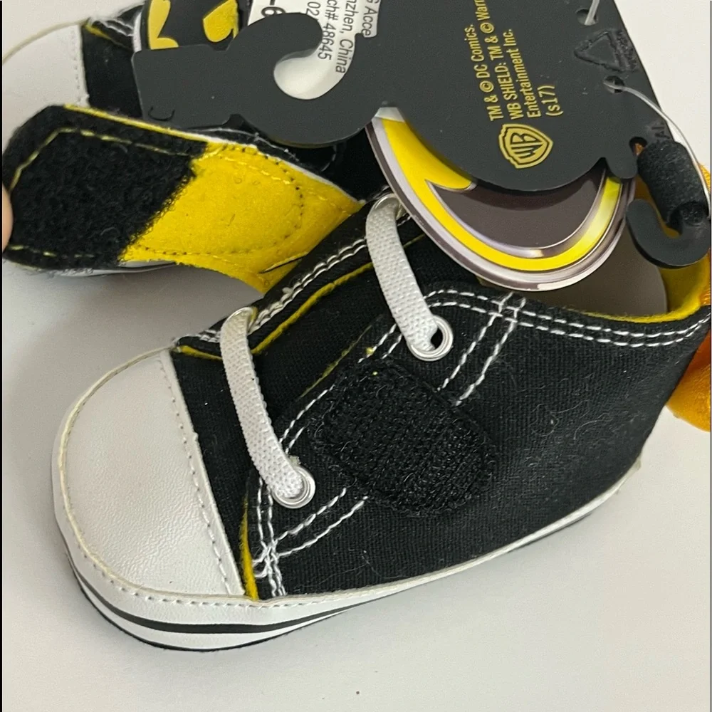 Batman Baby Shoes 3-6 Months with Capes DC Comics Black Gold White Adjust Strap